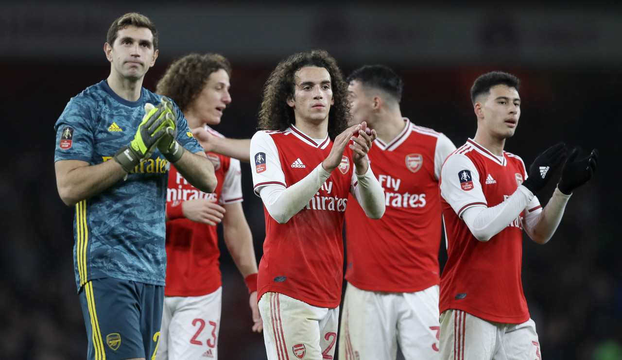 篮球湖人核心球员连续四场得分上双