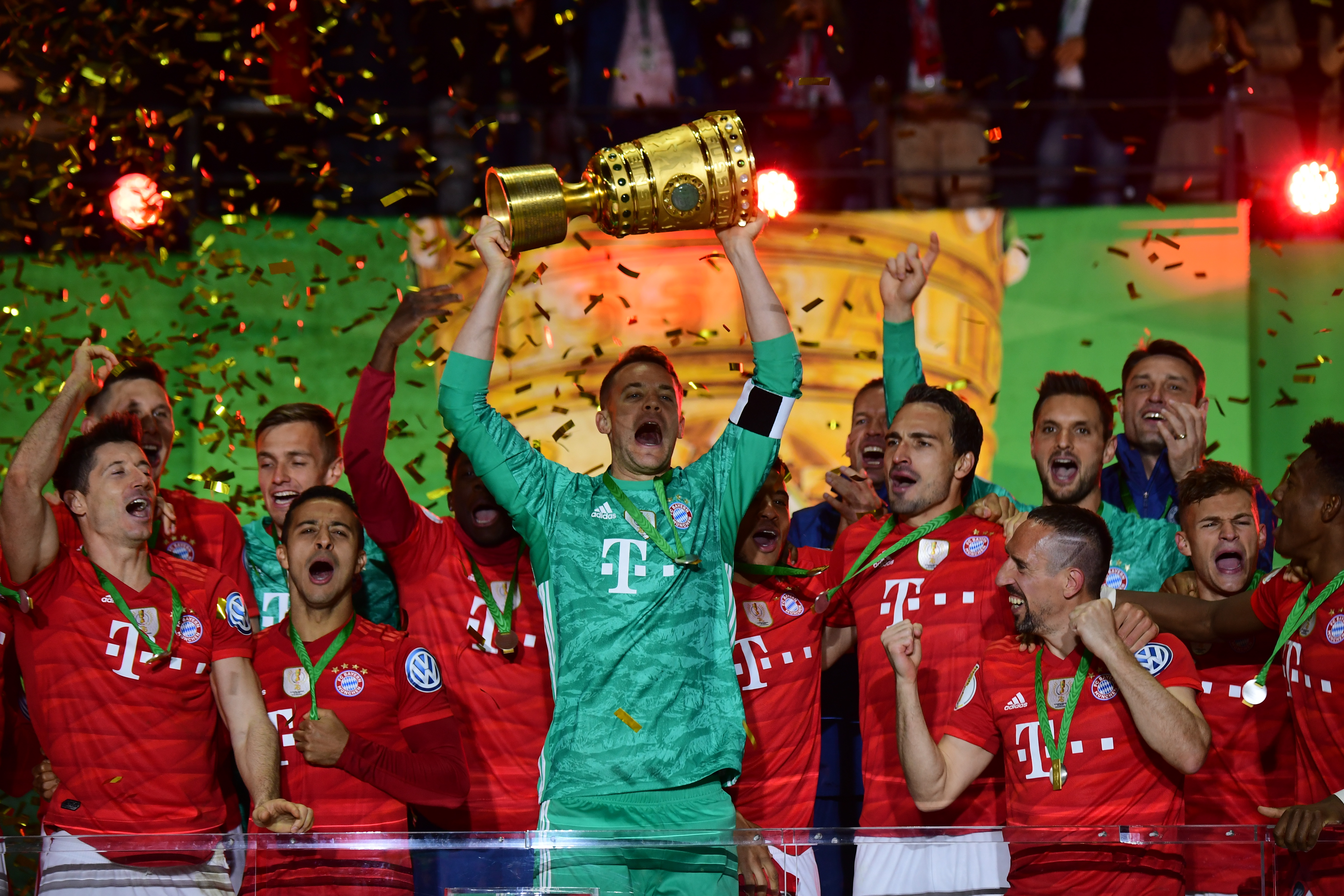 官方：30岁纽卡中场艾萨克-海登自由身离队