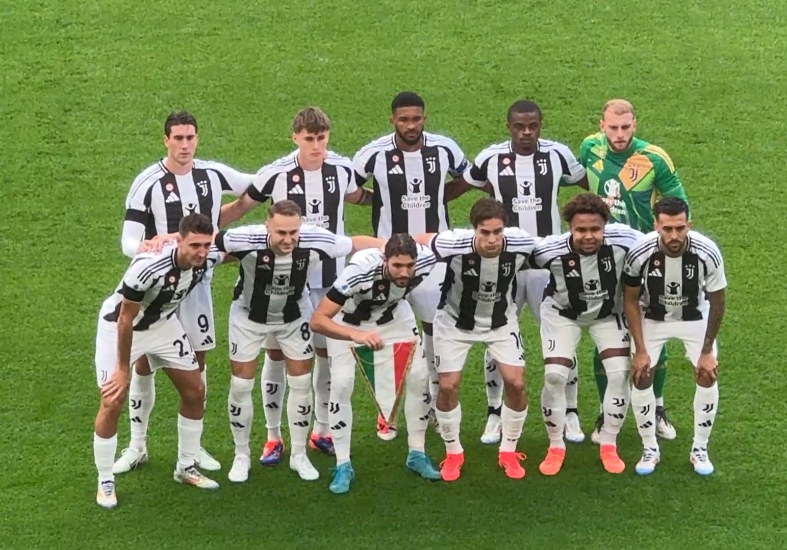 西媒：加西亚被阿拉维斯球员肘击后出现头晕，因此半场被换下