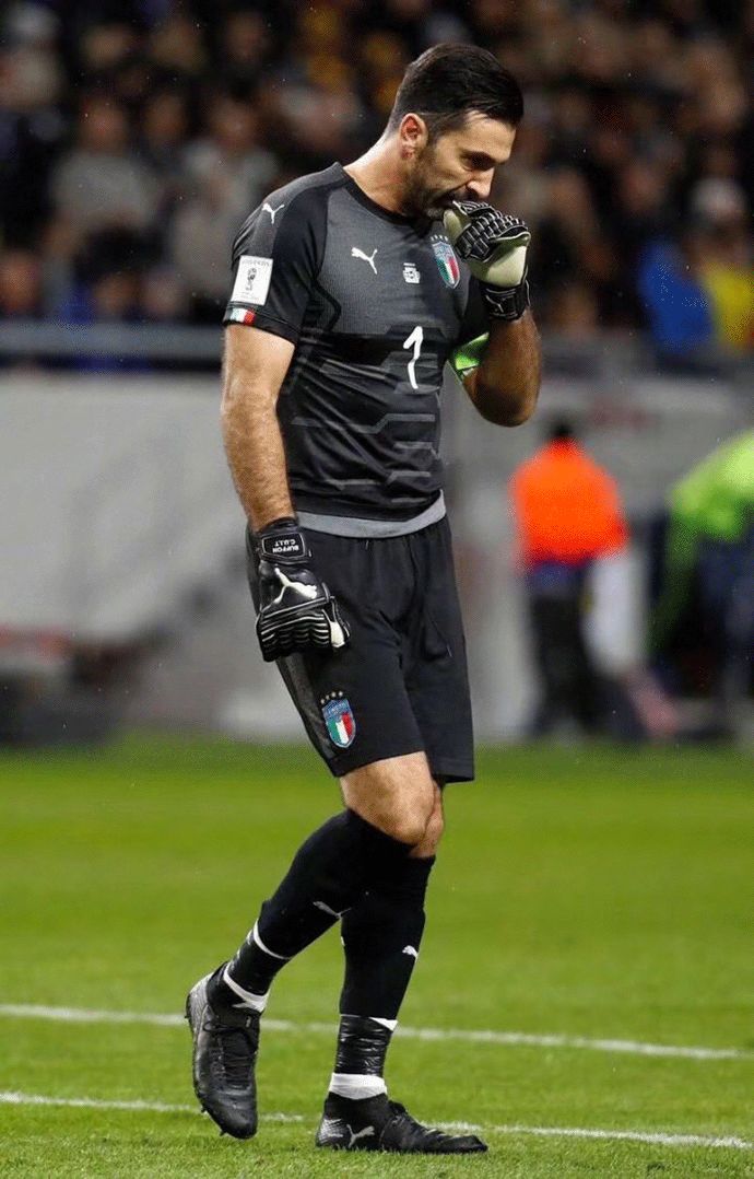 官方：利物浦传奇队明年3月将与多特传奇队踢慈善赛