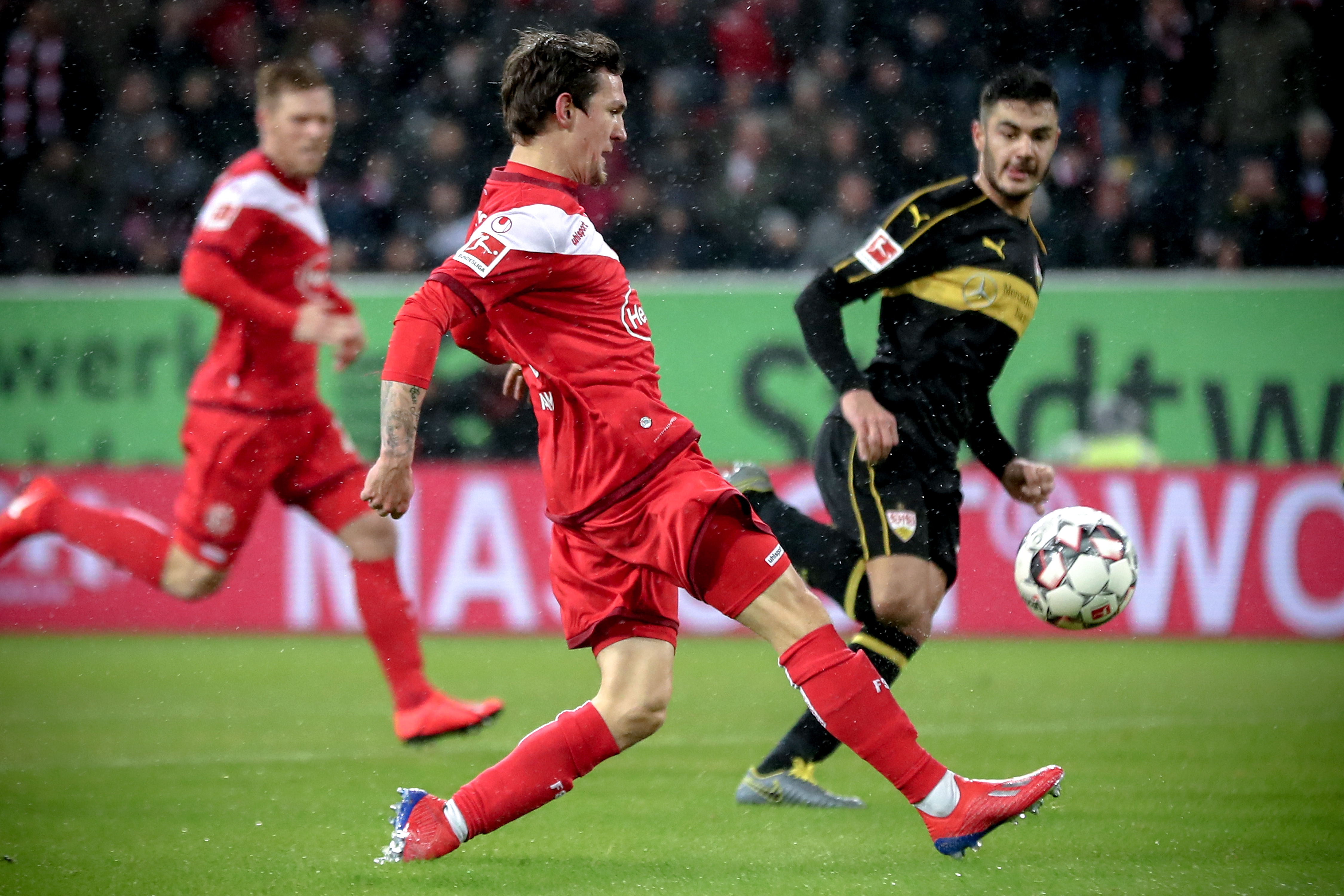 英超劲旅完胜：终结5场不胜，积分追平曼联，距离欧冠区3分