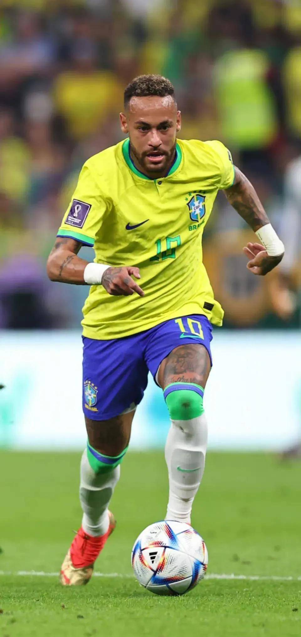 贝克汉姆的球队夺冠，全家相拥庆祝，14岁金发小七很夺目