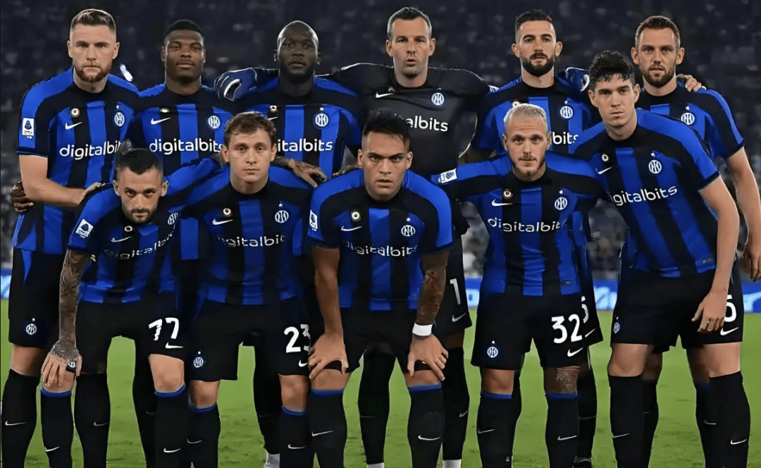 阿贾克斯客场4-2逆转卡拉巴克，收获本赛季欧冠首胜